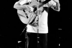 Cutumay Camones, grupo de miembros del FMLN, tocando en Chicago, Illinois, EEUU 1989