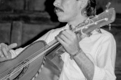 Cutumay Camones, grupo de miembros del FMLN, tocando en Chicago, Illinois, EEUU 1989