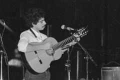 Cutumay Camones, grupo de miembros del FMLN, tocando en Chicago, Illinois, EEUU 1989