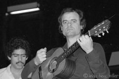 Cutumay Camones, grupo de miembros del FMLN, tocando en Chicago, Illinois, EEUU 1989