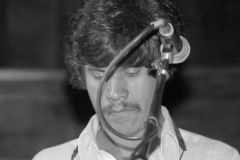 Cutumay Camones, grupo de miembros del FMLN, tocando en Chicago, Illinois, EEUU 1989