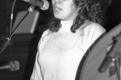 Cutumay Camones, grupo de miembros del FMLN, tocando en Chicago, Illinois, EEUU 1989