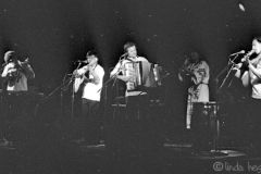 Cutumay Camones, grupo de miembros del FMLN, tocando en Chicago, Illinois, EEUU 1989