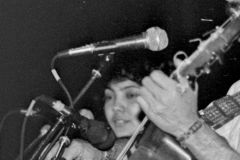 Cutumay Camones, grupo de miembros del FMLN, tocando en Chicago, Illinois, EEUU 1989