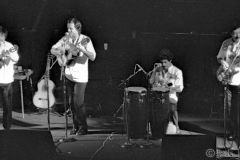 Cutumay Camones, grupo de miembros del FMLN, tocando en Chicago, Illinois, EEUU 1989
