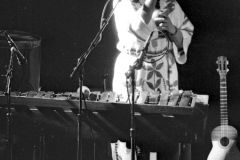 Cutumay Camones, grupo de miembros del FMLN, tocando en Chicago, Illinois, EEUU 1989