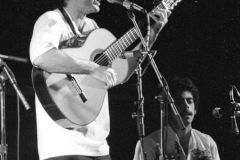 Cutumay Camones, grupo de miembros del FMLN, tocando en Chicago, Illinois, EEUU 1989