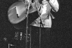 Cutumay Camones, grupo de miembros del FMLN, tocando en Chicago, Illinois, EEUU 1989