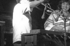 Cutumay Camones, grupo de miembros del FMLN, tocando en Chicago, Illinois, EEUU 1989