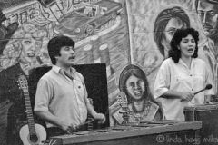 nov 1987 cutumay camones tocando en la universidad de illinois en chicago (teresa e israel)