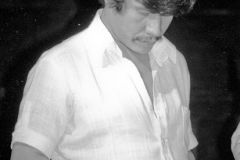 Cutumay Camones, grupo de miembros del FMLN, tocando en Chicago, Illinois, EEUU 1989