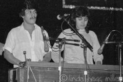 Cutumay Camones, grupo de miembros del FMLN, tocando en Chicago, Illinois, EEUU 1989