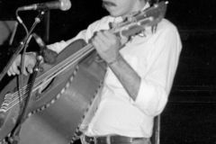 Cutumay Camones, grupo de miembros del FMLN, tocando en Chicago, Illinois, EEUU 1989