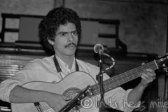 Cutumay Camones, grupo de miembros del FMLN, tocando en Chicago, Illinois, EEUU 1989