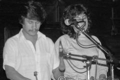 Cutumay Camones, grupo de miembros del FMLN, tocando en Chicago, Illinois, EEUU 1989