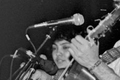 Cutumay Camones, grupo de miembros del FMLN, tocando en Chicago, Illinois, EEUU 1989