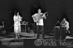 Cutumay Camones, grupo de miembros del FMLN, tocando en Chicago, Illinois, EEUU 1989