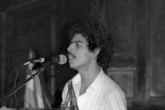 Cutumay Camones, grupo de miembros del FMLN, tocando en Chicago, Illinois, EEUU 1989