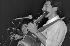 Cutumay Camones, grupo de miembros del FMLN, tocando en Chicago, Illinois, EEUU 1989