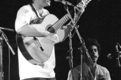 Cutumay Camones, grupo de miembros del FMLN, tocando en Chicago, Illinois, EEUU 1989