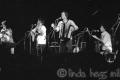 Cutumay Camones, grupo de miembros del FMLN, tocando en Chicago, Illinois, EEUU 1989
