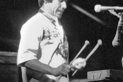 Cutumay Camones, grupo de miembros del FMLN, tocando en Chicago, Illinois, EEUU 1989