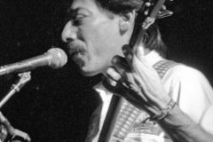 Cutumay Camones, grupo de miembros del FMLN, tocando en Chicago, Illinois, EEUU 1989