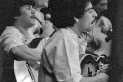 Cutumay Camones, grupo de miembros del FMLN, tocando en Chicago, Illinois, EEUU 1989