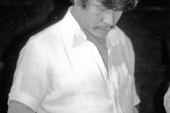 Cutumay Camones, grupo de miembros del FMLN, tocando en Chicago, Illinois, EEUU 1989