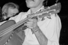 Cutumay Camones, grupo de miembros del FMLN, tocando en Chicago, Illinois, EEUU 1989