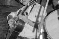 Cutumay Camones, grupo de miembros del FMLN, tocando en Chicago, Illinois, EEUU 1989