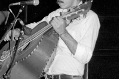 Cutumay Camones, grupo de miembros del FMLN, tocando en Chicago, Illinois, EEUU 1989