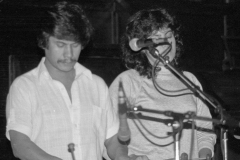 Cutumay Camones, grupo de miembros del FMLN, tocando en Chicago, Illinois, EEUU 1989