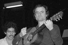 Cutumay Camones, grupo de miembros del FMLN, tocando en Chicago, Illinois, EEUU 1989