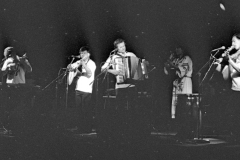 Cutumay Camones, grupo de miembros del FMLN, tocando en Chicago, Illinois, EEUU 1989