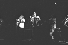 Cutumay Camones, grupo de miembros del FMLN, tocando en Chicago, Illinois, EEUU 1989