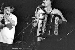 Cutumay Camones, grupo de miembros del FMLN, tocando en Chicago, Illinois, EEUU 1989