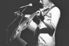 Cutumay Camones, grupo de miembros del FMLN, tocando en Chicago, Illinois, EEUU 1989