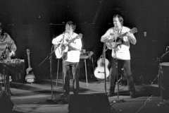 Cutumay Camones, grupo de miembros del FMLN, tocando en Chicago, Illinois, EEUU 1989