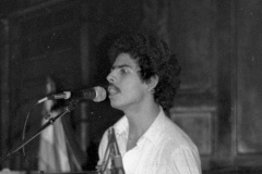 Cutumay Camones, grupo de miembros del FMLN, tocando en Chicago, Illinois, EEUU 1989