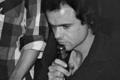 Cutumay Camones, grupo de miembros del FMLN, tocando en Chicago, Illinois, EEUU 1989