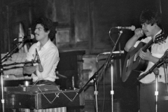 Cutumay Camones, grupo de miembros del FMLN, tocando en Chicago, Illinois, EEUU 1989