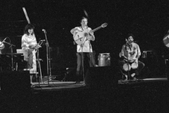 Cutumay Camones, grupo de miembros del FMLN, tocando en Chicago, Illinois, EEUU 1989