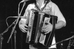 Cutumay Camones, grupo de miembros del FMLN, tocando en Chicago, Illinois, EEUU 1989