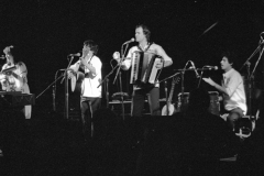 Cutumay Camones, grupo de miembros del FMLN, tocando en Chicago, Illinois, EEUU 1989
