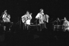 Cutumay Camones, grupo de miembros del FMLN, tocando en Chicago, Illinois, EEUU 1989