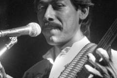 Cutumay Camones, grupo de miembros del FMLN, tocando en Chicago, Illinois, EEUU 1989