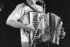 Cutumay Camones, grupo de miembros del FMLN, tocando en Chicago, Illinois, EEUU 1989