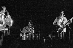Cutumay Camones, grupo de miembros del FMLN, tocando en Chicago, Illinois, EEUU 1989