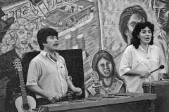 nov 1987 cutumay camones tocando en la universidad de illinois en chicago (teresa e israel)
